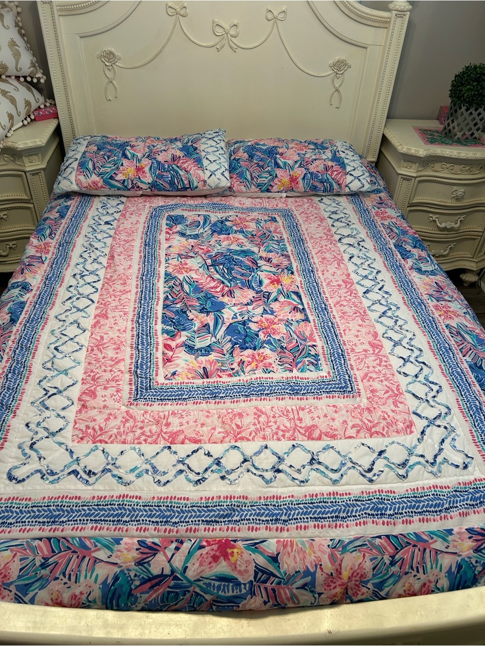 Lilly Pulitzer Slathouse Soirée comforter,  Size Full / Queen, with 2 shams